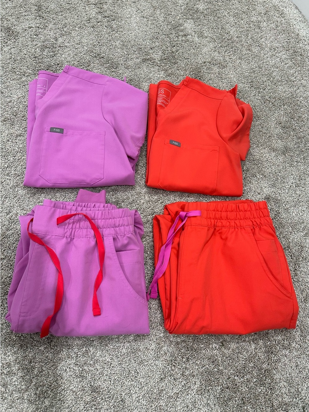 Figs Scrub Set Magenta - Top & Bottoms - Picture 3 of 3